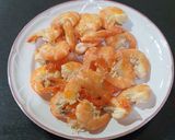 Foto langkah ke 1 dari resep Udang goreng mentega.