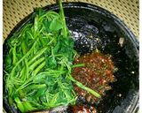 Foto langkah ke 3 dari resep Sambal Terasi Daun Ubi.