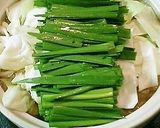 A picture of step 7 of Hakata-style Motsu Offal Hot Pot (Lightly-Flavored Soy Sauce Version).