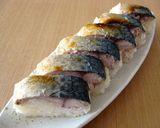 A picture of step 7 of Ginger Flavored Grilled Mackerel Sushi.