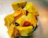A picture of step 1 of Halloween Kabocha Pie.