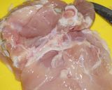 Foto del paso 1 de la receta: Estofado de trutros de pollo a la crema