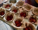 A picture of step 4 of Breadcups.