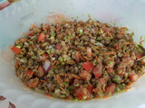 Ensalada de lentejas, tomate, zanahoria y palta
