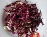 Foto del passaggio 1 della ricetta Risotto al radicchio e crudo