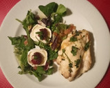 Foto del paso 7 de la receta: Pechugas rellenas de espinacas y queso de cabra con ensalada 🥬