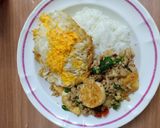 รูปขั้นตอนการทำที่ 4 ของ ผัดกะเพราหมูสับเต้าหู้ไข่ #ฉบับเด็กหอ