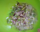 Foto del paso 1 de la receta: Ensalada de pepinos y cebolla de verdeo