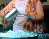मठरी (mathri recipe in Hindi) रेसिपी चरण 2 फोटो