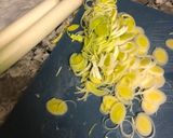 Foto del paso 2 de la receta Pastel de Puerros con Aceitunas Negras