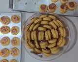 Foto langkah ke 5 dari resep Pizza cookies (Eggless) kukis kekinian.