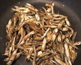 Hình bước làm 2 của món Cá cơm khô và miso