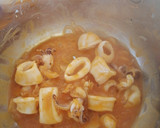 Foto del paso 5 de la receta: Calamares guisados con gambas y guisantes
