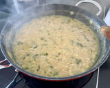 Foto del paso 3 de la receta: Arroz salsa verde y almejas