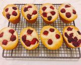 Hình bước làm 7 của món Raspberry Friands (Bánh Friand & Quả Mâm Xôi)