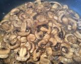 A picture of step 5 of Garlic Creamed Mushrooms.