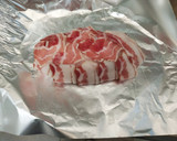 Foto del paso 4 de la receta: Pechugas envueltas en panceta y rellenas con dátiles