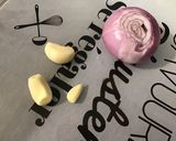 Une image de l'étape 1 de One pot pasta « Marin » aux thon, poivron jaune, algues et bouillon de crevettes.