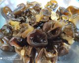 A picture of step 1 of Stir fry Asparagus with black fungus.