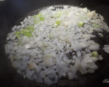 Foto del paso 2 de la receta: Salteado de champiñones con langostinos y pimiento asado