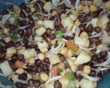 A picture of step 5 of Black and white chickpeas salad 🥗.