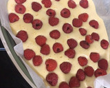 Foto del paso 7 de la receta: Postre rumano muy sencillo y merecedor.Bizcocho súper esponjoso con frambuesas