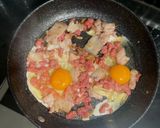 รูปขั้นตอนการทำที่ 1 ของ ข้าวผัดแหนม