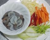 รูปขั้นตอนการทำที่ 2 ของ กุ้งผัดขิง