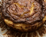 Foto del paso 9 de la receta: Tarta de queso quemada, con crumble de galletas, miel y chía