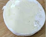 Foto del paso 2 de la receta: Camembert al horno con frutos secos caramelizados