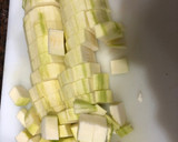 Foto del paso 1 de la receta: Crema de calabacín y puerro con crujiente de jamón