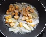 Foto langkah ke 3 dari resep Spaghetti Aglio e-Olio with Shrimp Ball Sauce.