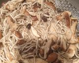 Foto del paso 1 de la receta: Vermicelli con gambas, gulas y setas shiitake