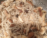 Foto del paso 1 de la receta: Vermicelli con gambas, gulas y setas shiitake
