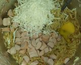 Foto langkah ke 2 dari resep Donat Indomie.