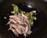 Foto langkah ke 3 dari resep Cumi Asin Cabai Hijau.