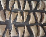 Gluténmentes sajtos-sonkás háromszögek recept fázis 5 fotója