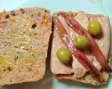 Foto del paso 5 de la receta: Pan de olivas con ventresca de atún y anchoas