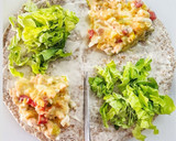 Foto del paso 2 de la receta: Tortillas integrales rellenas de ensaladilla rusa de gambas