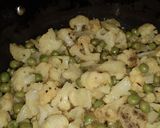 A picture of step 4 of Cauliflower curry.