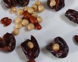A picture of step 3 of Dates N Nuts Chocolate.