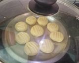 A picture of step 3 of Corn Flour Butter Cookies.