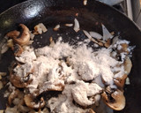 Foto del paso 5 de la receta: Pasta con crema de champiñones y tocino