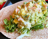 Foto del paso 2 de la receta: Wrap de langostinos, aguacate y mango