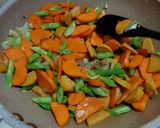 Foto langkah ke 2 dari resep 1004. Oseng Sayur Pelangi.