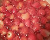 Foto langkah ke 2 dari resep Strawberry Panna Cotta.