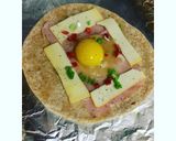Foto del paso 3 de la receta: Burrito de queso, jamón y huevo al horno