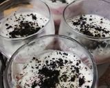 A picture of step 7 of White choco yogurt & Strawberry mousse.