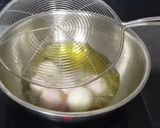 साबुत प्याज़ की मलाईदार सब्जी (Sabut Pyaz ki malaidar sabzi recipe in Hindi) रेसिपी चरण 4 फोटो