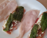 Foto del paso 2 de la receta: Pechugas rellenas de jamón, pimiento y roquefort